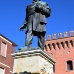 La statua dedicata a Quirico Filopanti (foto realizzata da Sergio Cardin).